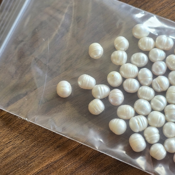 10-11mm White Rice Ringed Pearl Beads - Picture 3 of 3